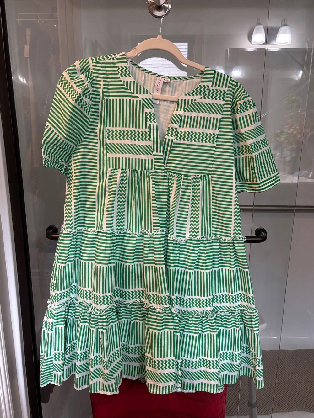 Green & White Patterned Tiered Casual Dress with V-Neck